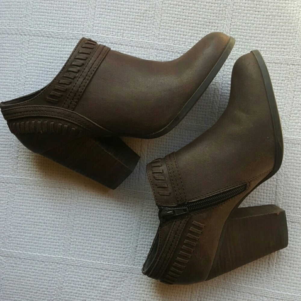 Carlos Santana Rollins ankle bootie. Brand new.